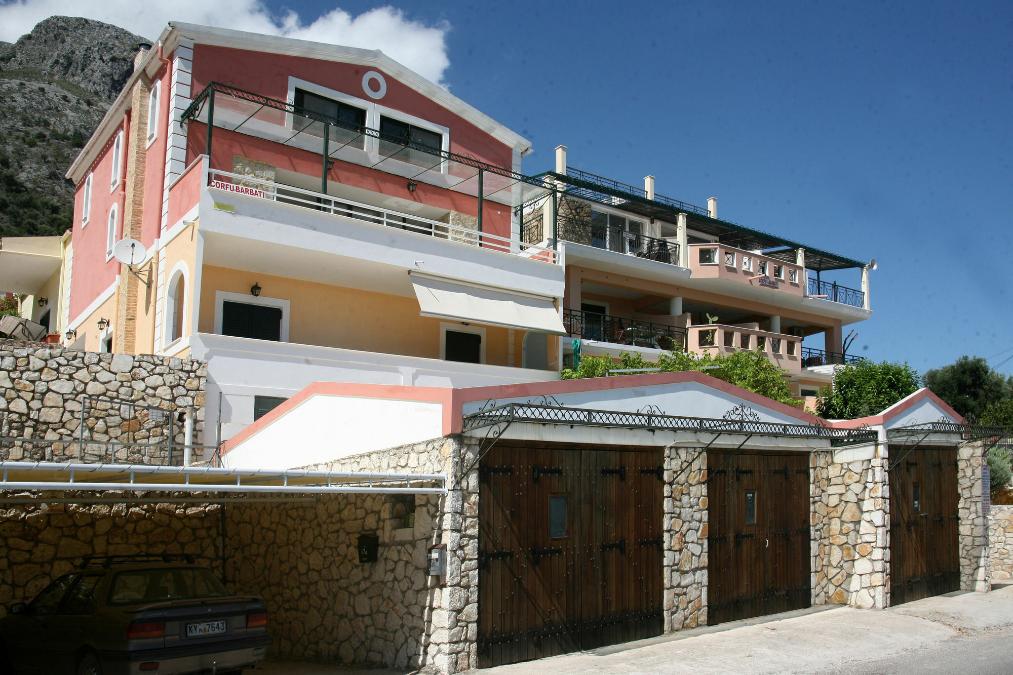 Sarakinos Apartments Barbati Buitenkant foto